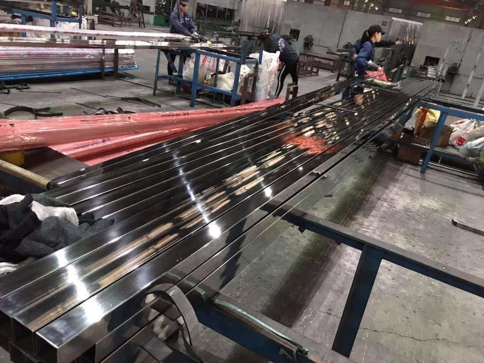 Roughness Stainless Steel Pipe 0.1-6.0mm Thinkness Walled Seamless Welded Stainless Steel Pipe